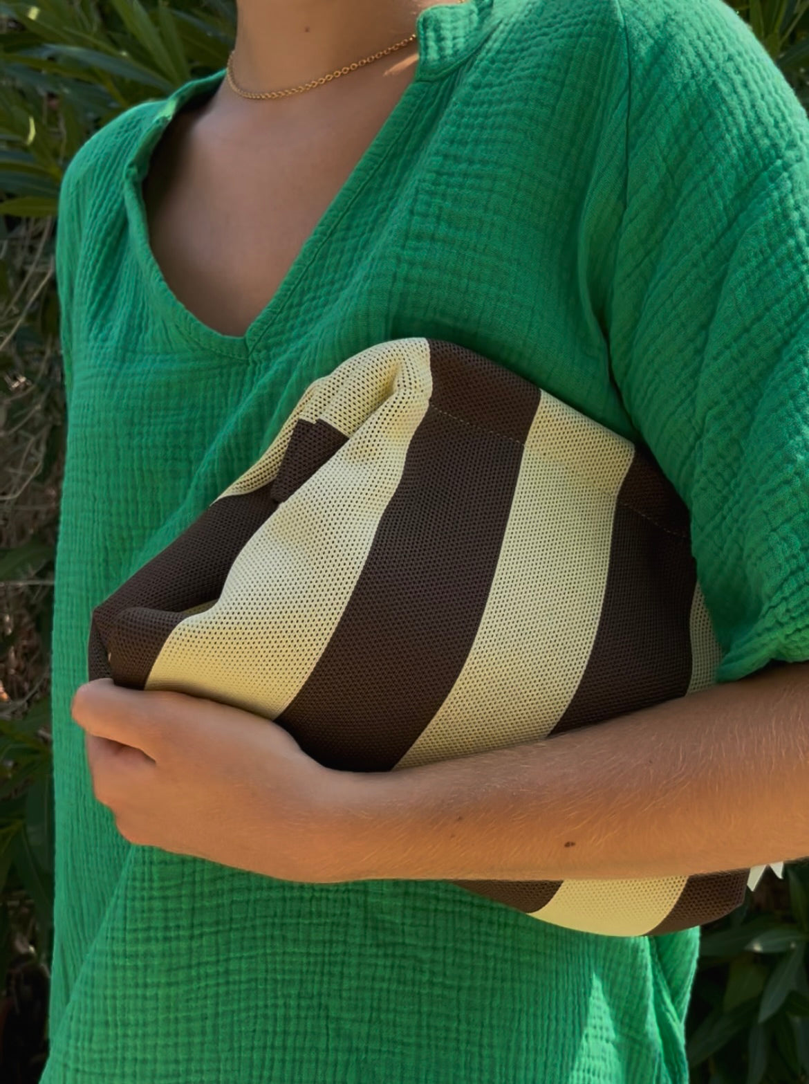 Pochette chocolat & jaune