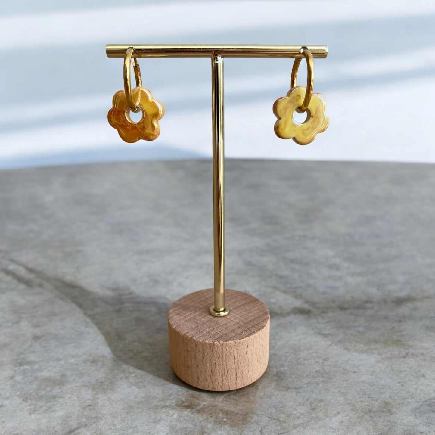 Créoles petites fleurs orange