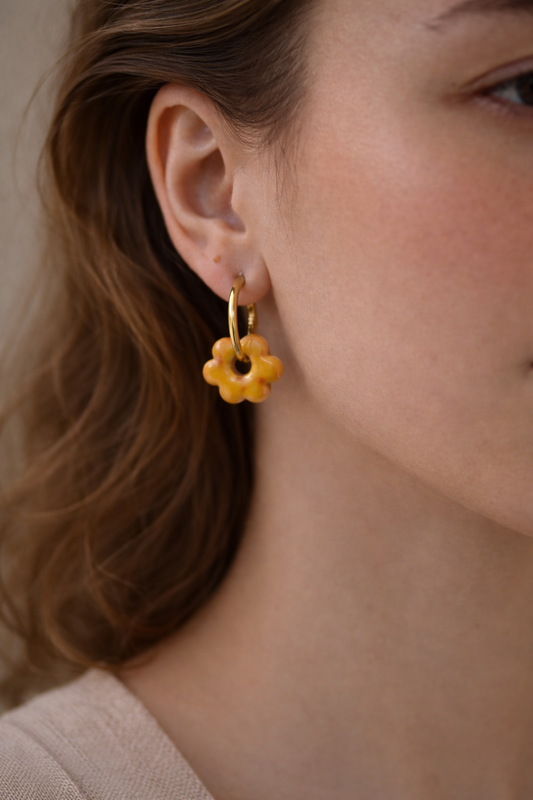 Créoles petites fleurs orange